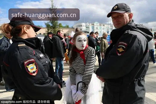 HUANGGUAN安全通道手机版 世界杯安保策略调整详解:英警员赴美人数骤减背后的国际协作与数字安全新趋势